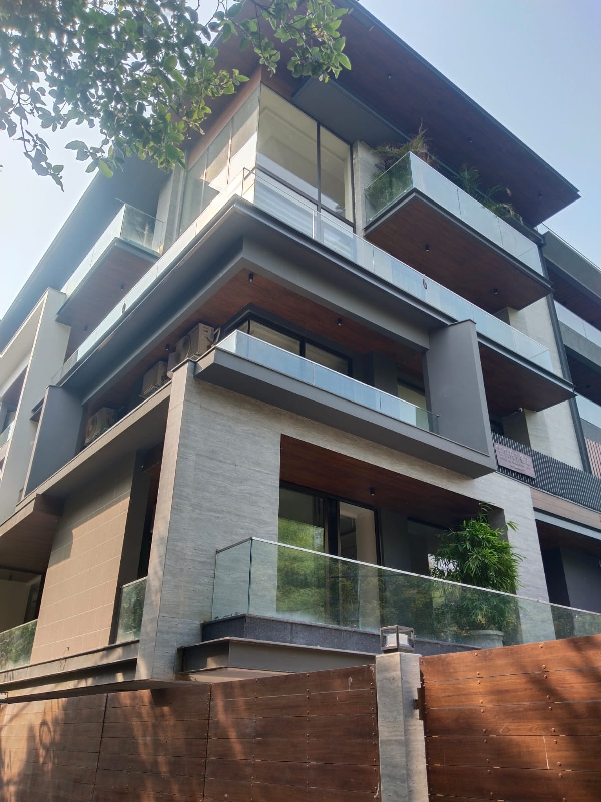 Commercial facade glazing project